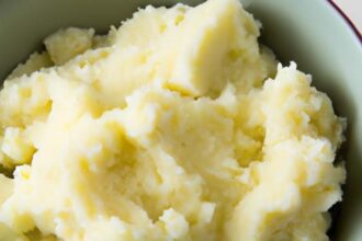Fluffy & Simple: Perfect Mashed Potatoes with 5 Ingredients
